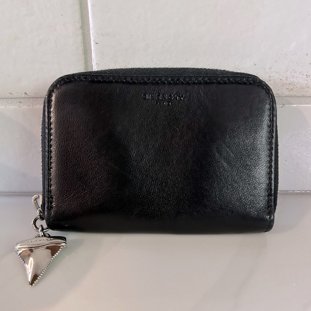 💯 Givenchy Black Lambskin Leather Shark Tooth Coin Purse Wallet - Unisex